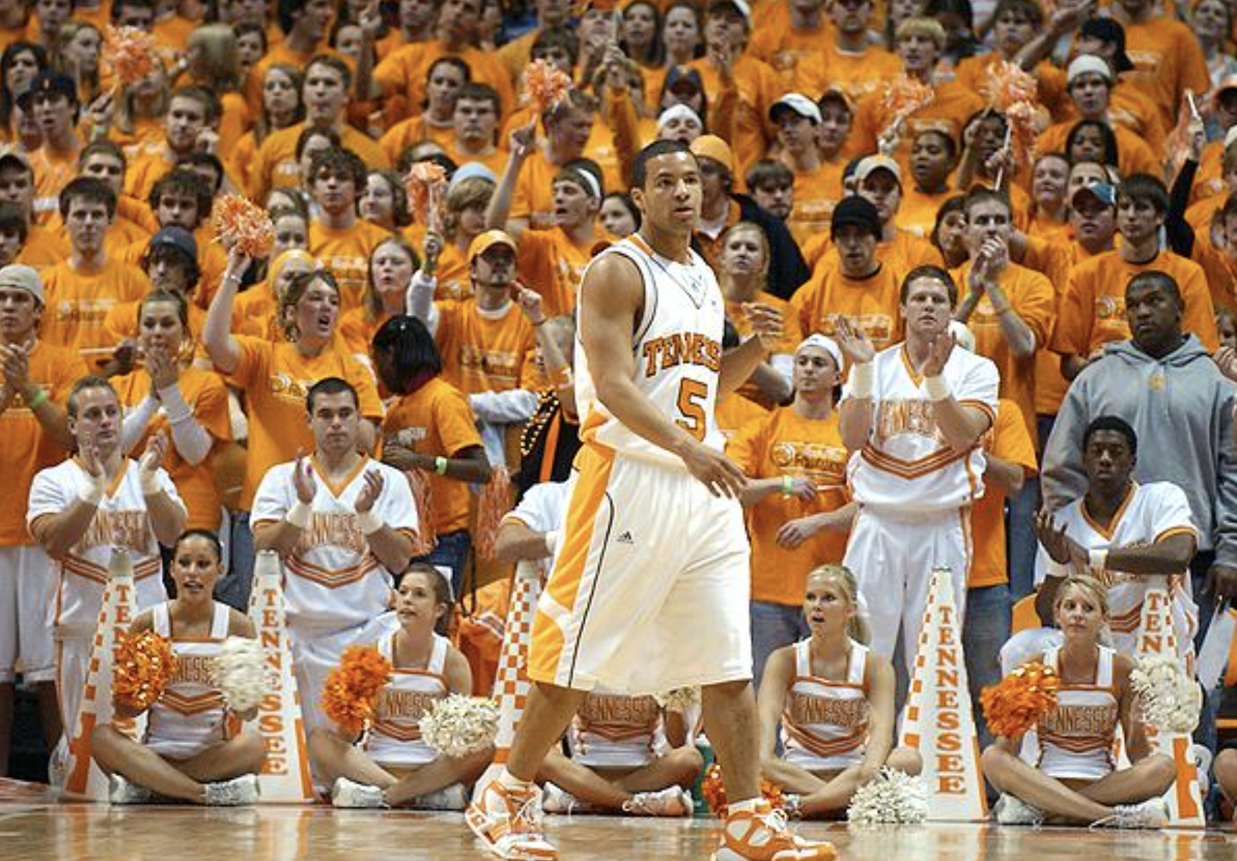 Chris Lofton has his jersey retired at Tennessee